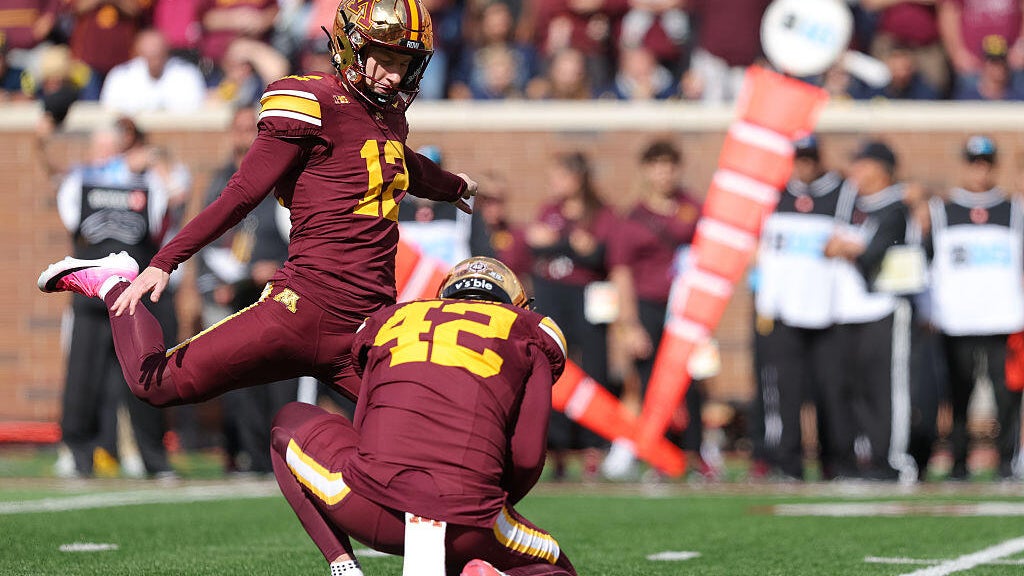 Minnesota's late-arriving kicker Luke Drzewiecki quickly makes a strong impression — Burnsville Dining news